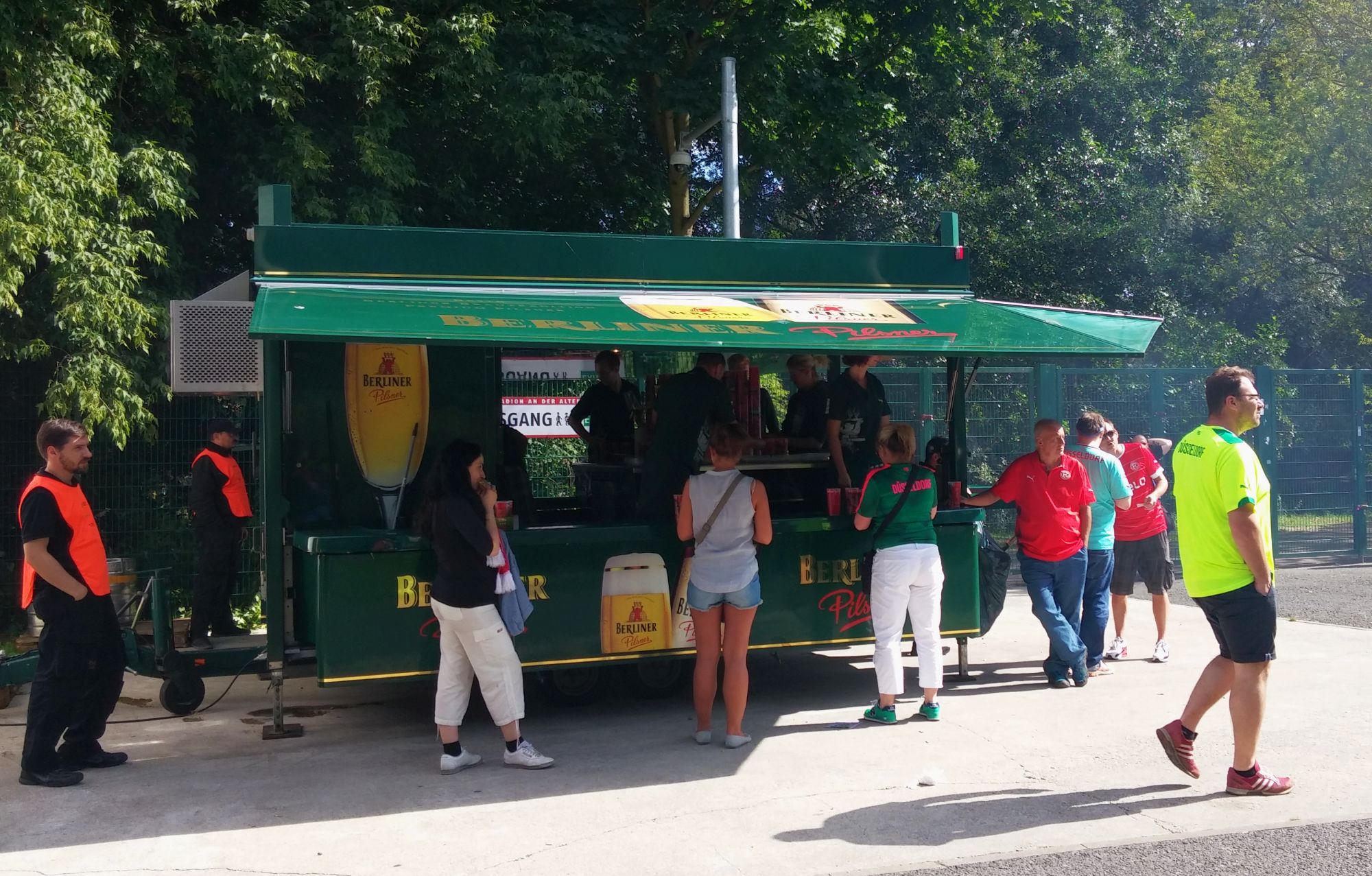 So sieht's aus: Bierbude vorm Gästeblock in der Alten Försterei (Foto: FP)