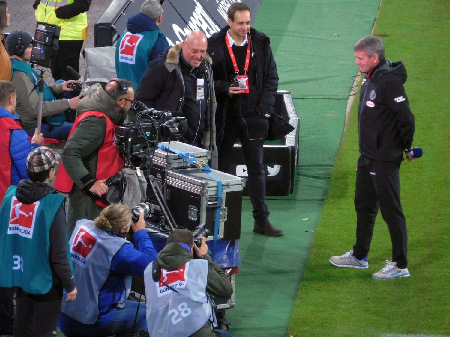 Medienvertreter bringen TV-Gelder (Foto: FP)