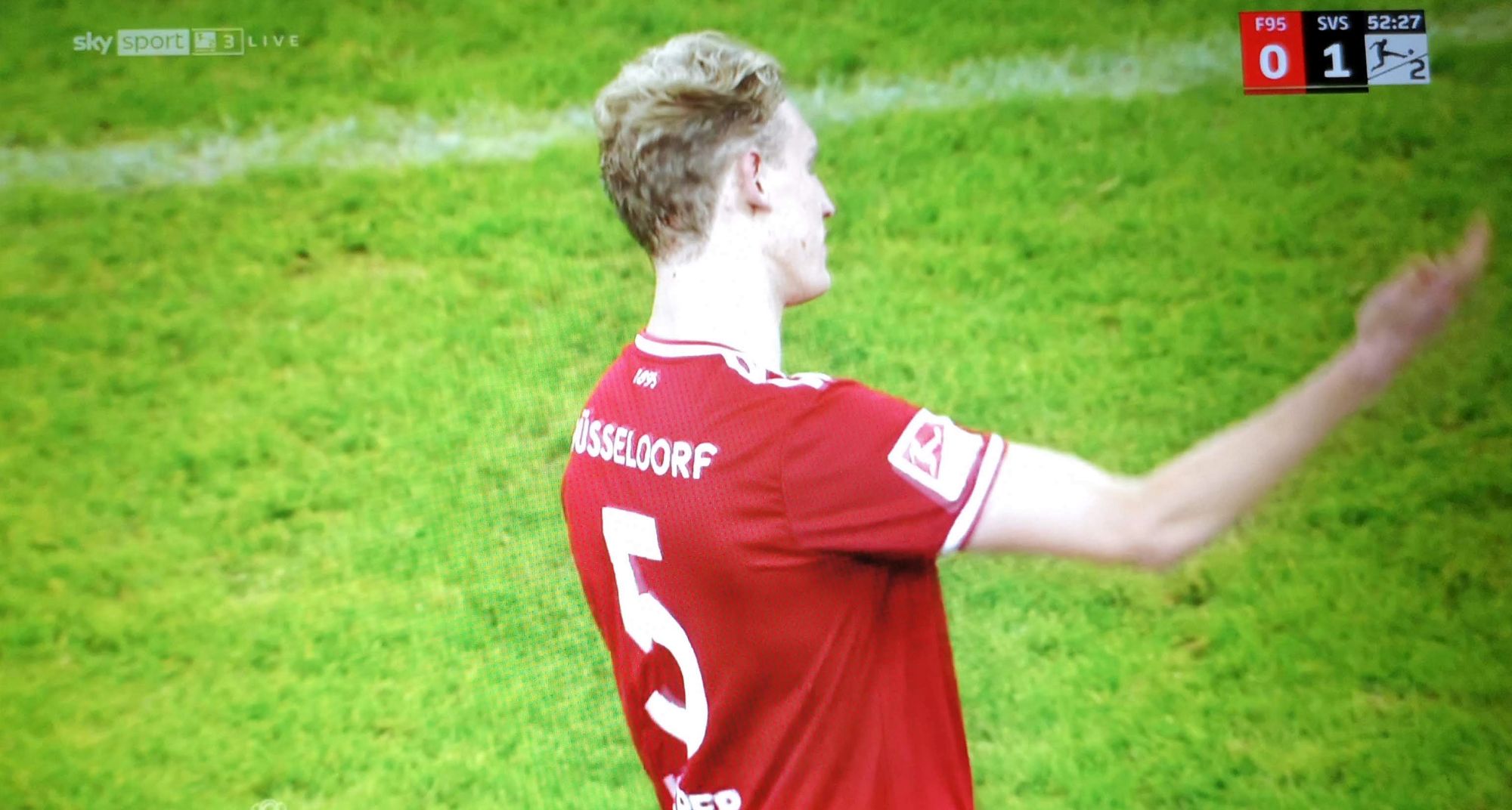 Chris Klarer zeigt was (Screenshot: Sky)