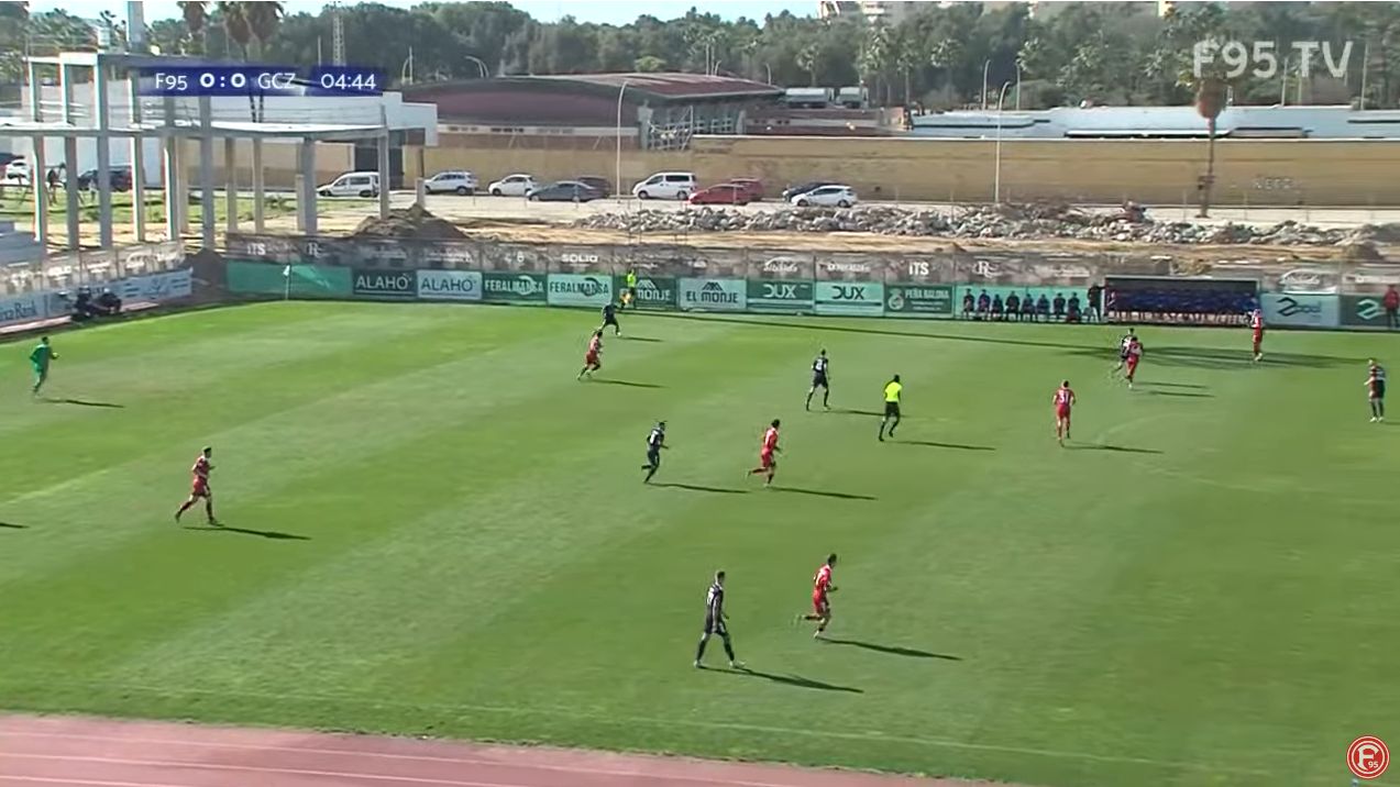 F95 vs GCZ - Testspiel in La Linea: halbfertiges Stadion, ordentlicher Rasen (Screenshot: F95.tv)