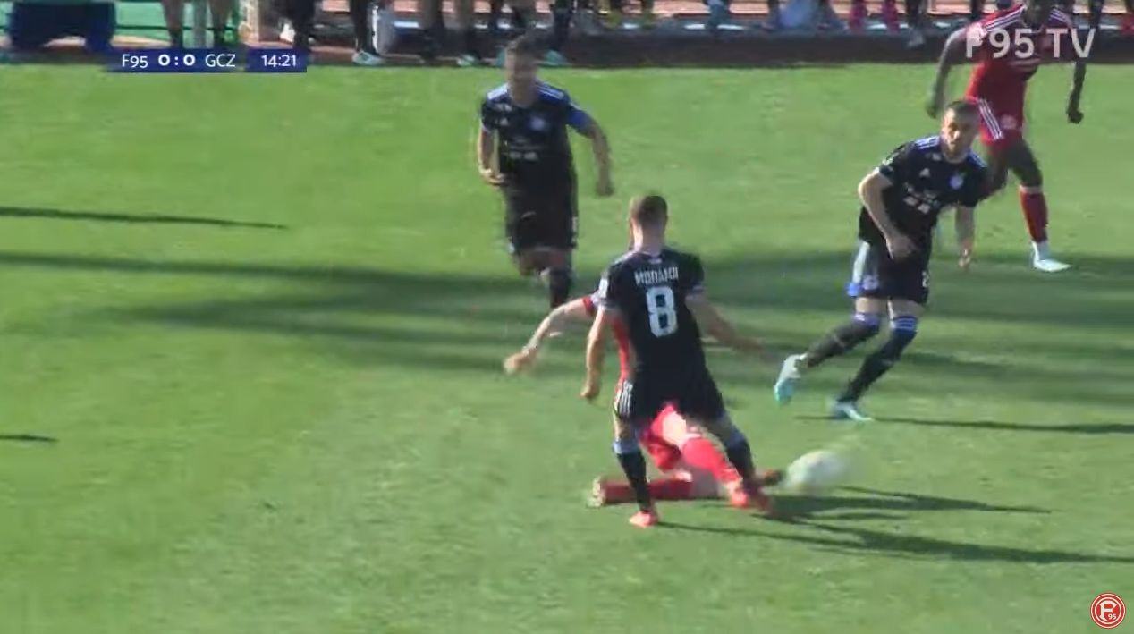 F95 vs GCZ - Testspiel in La Linea: Ja, es wurde auch gefoult im Freundschaftsspiel... (Screenshot: F95.tv)
