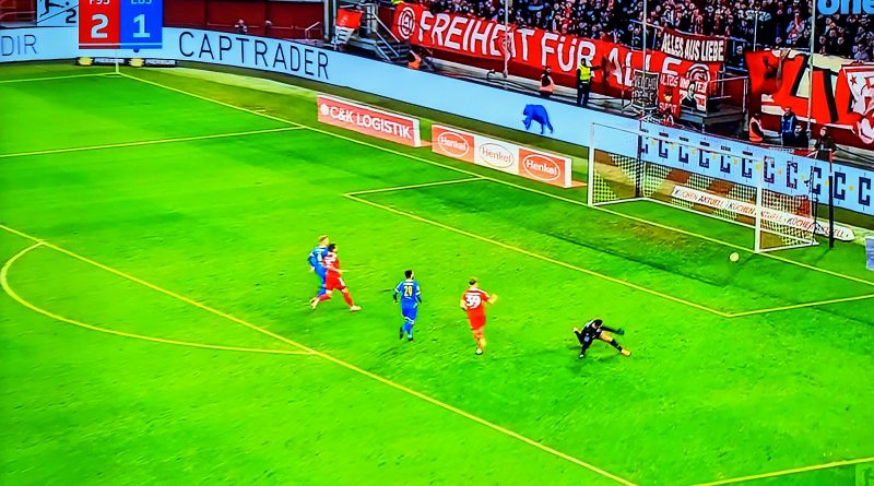 F95 vs Braunschweig: Jona Niemiec macht sein erstes Tor als Profi (Screenshot: ARD Sportschau)