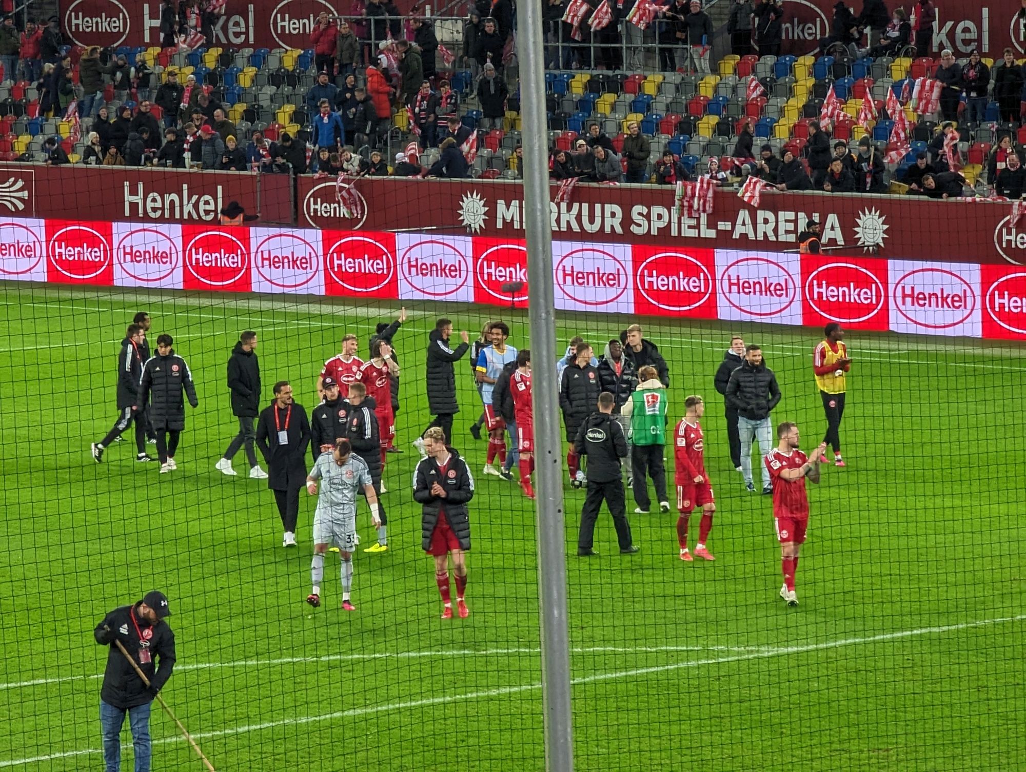 F95 vs Braunschweig: Ein bisschen Ehrenrunde nach einem Heimsieg geht in Ordnung (Foto: FP)