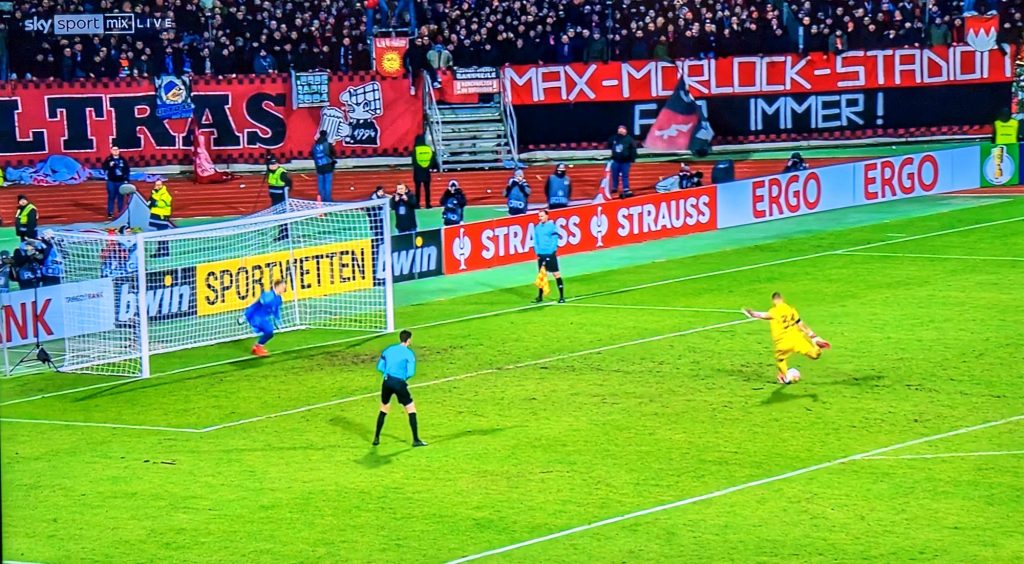 FCN vs F95: Kastenmeier verwandelt seinen Elfer (Screenshot: Sky)