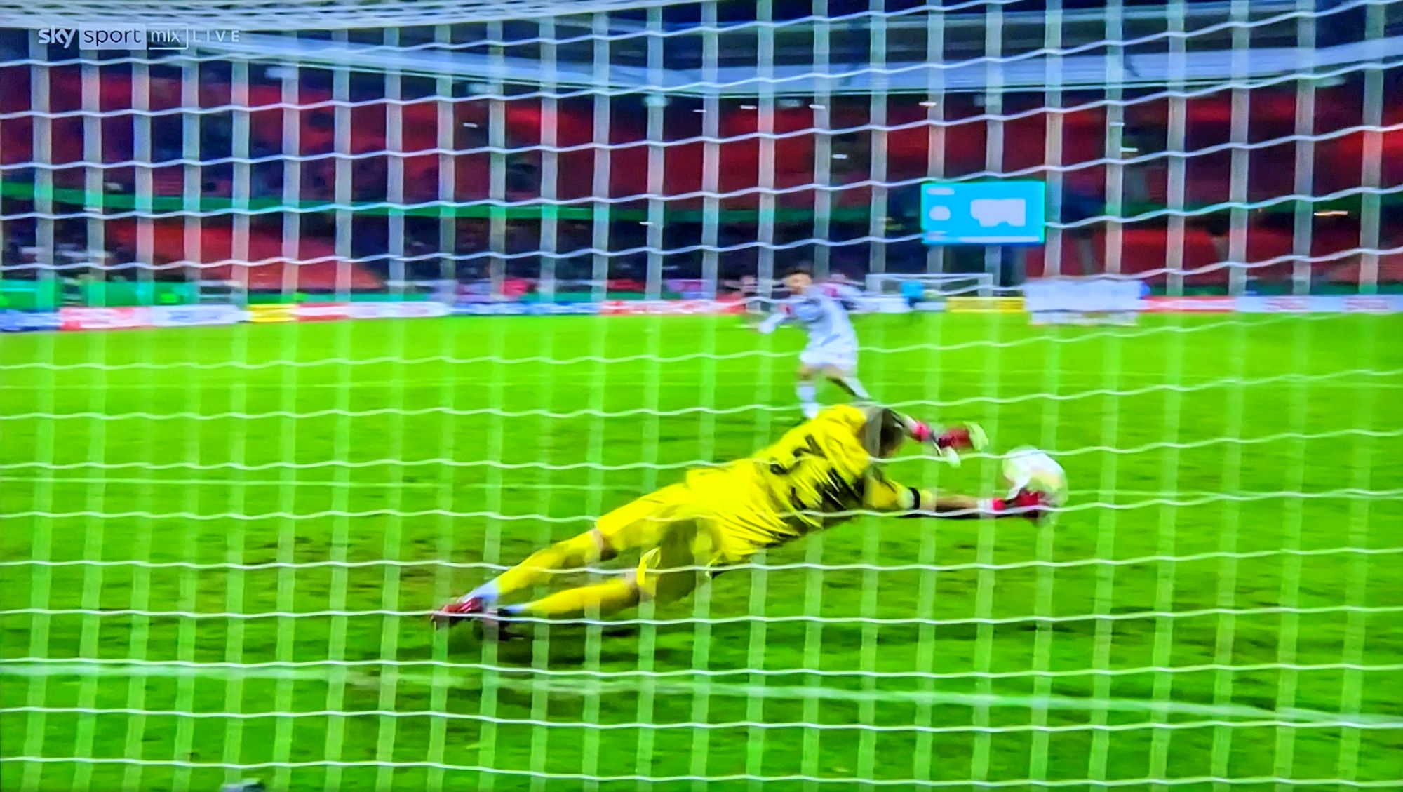 FCN vs F95: Kastenmeier hält einen Elfer (Screenshot: Sky)