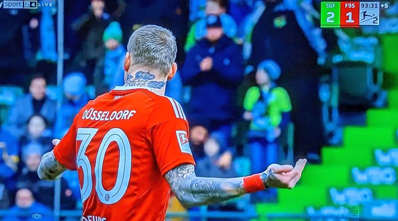 Fürth vs F95: Jordy de Wijs - der Depp des Tages (Screenshot: Sky)