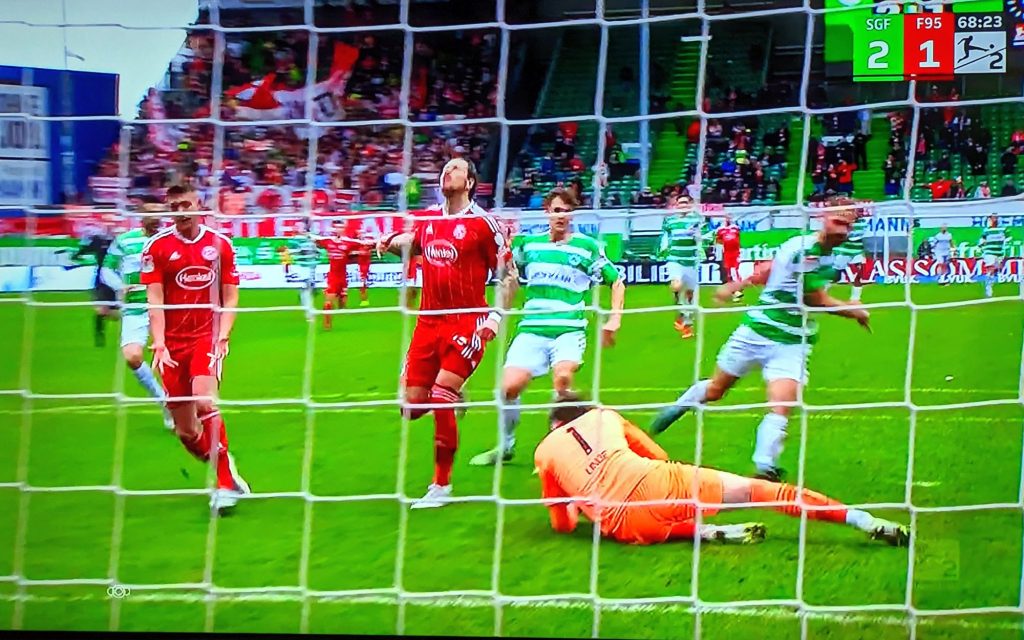 Fürth vs F95: Daniel Ginczek auf dem Egotrip - so wurd es nicht das 2:2 (Screenshot: Sky)