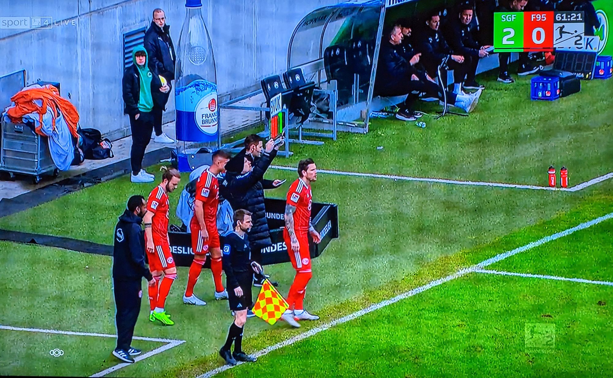 Fürth vs F95: Der Dreifachwechsel in der 62. Minute (Screenshot: Sky)