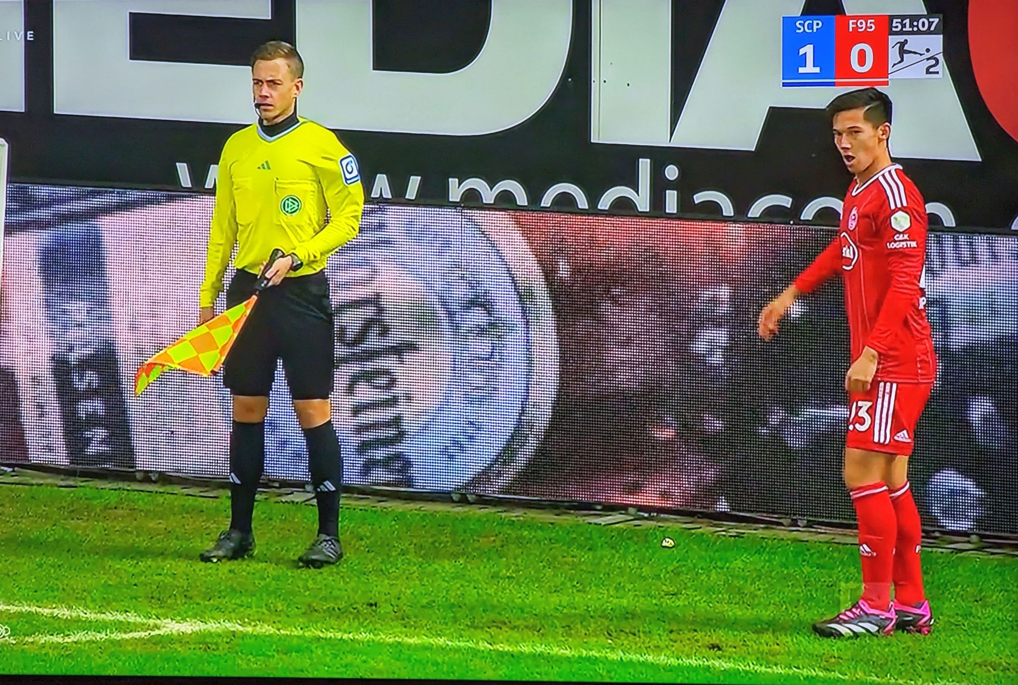 SCP vs F95: Shinta, der Mann für die Eckbälle (Screenshot: Sky)