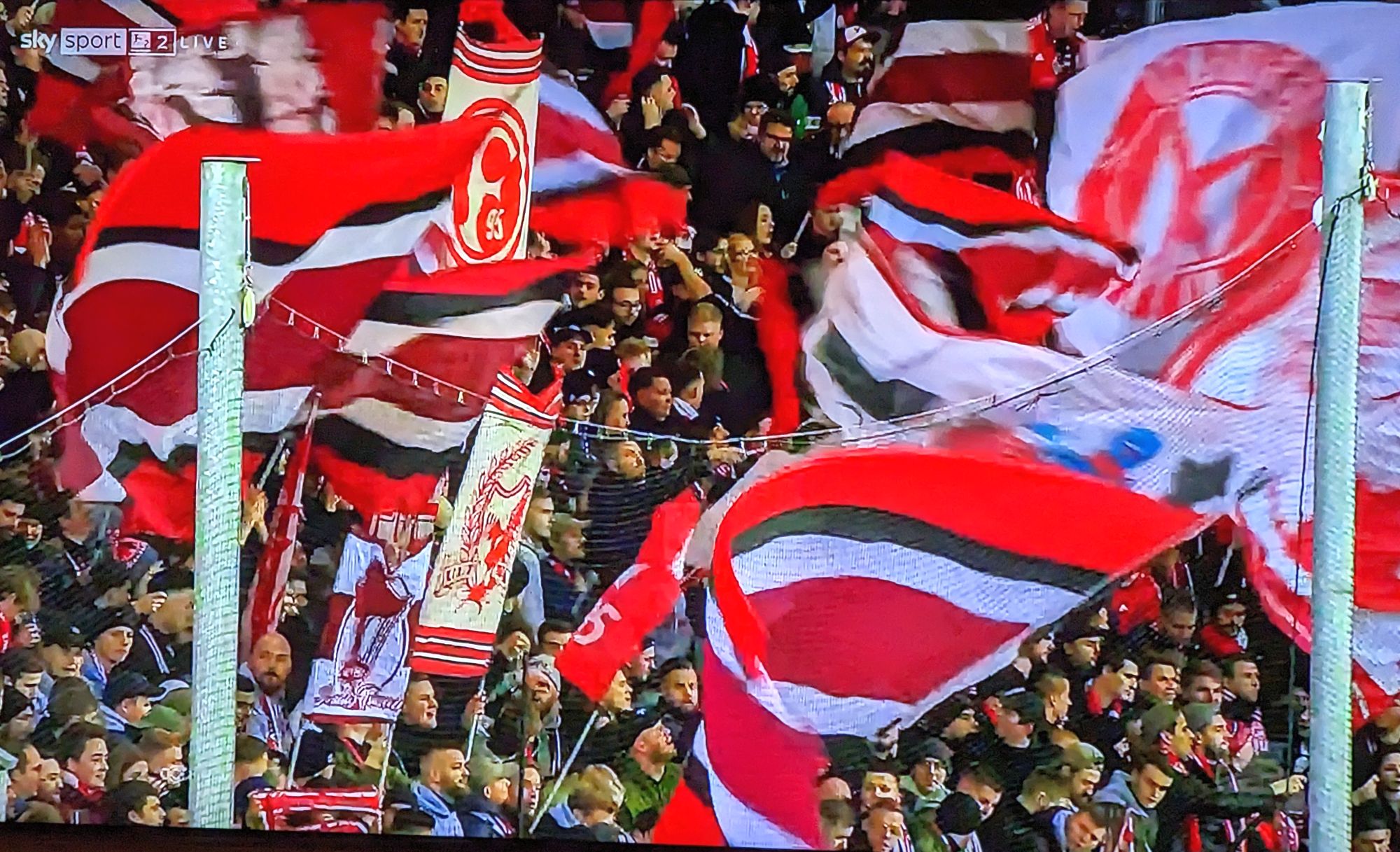 SCP vs F95: Wie immer auswärts - engagierter Support (Screenshot: Sky)