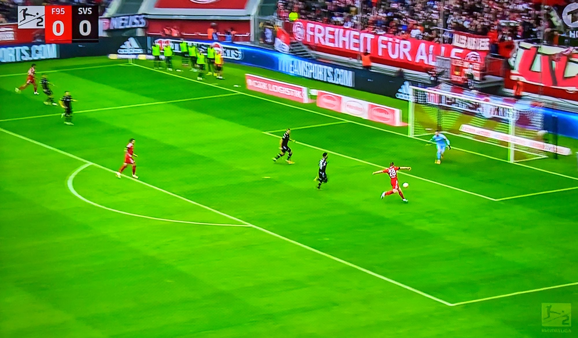 F95 vs SVS: Großchance für Rouwen Hennings (Screenshot: ARD Sportschau)