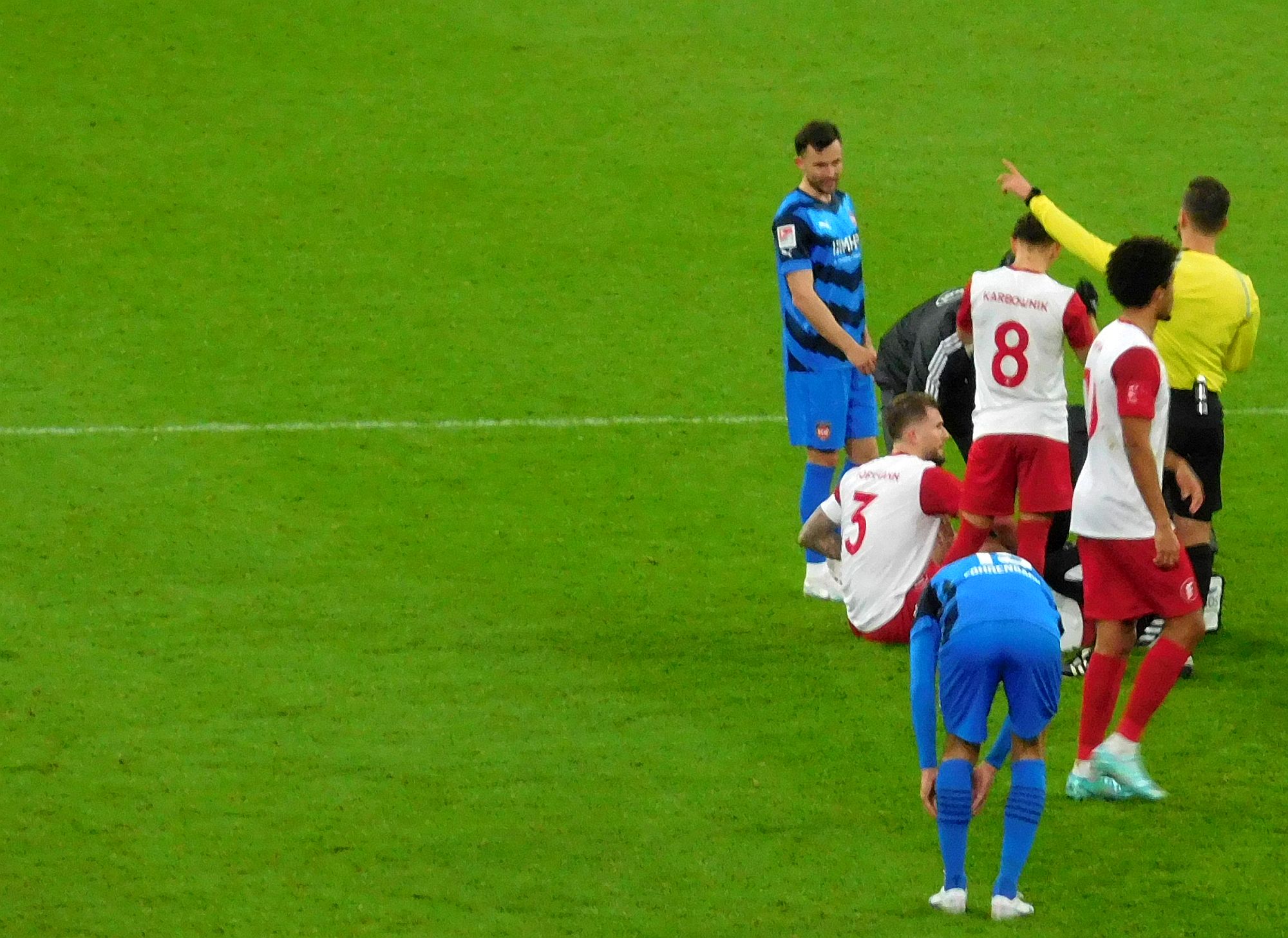 F95 vs HDH: Foul an Hoffmann bringt rote Karte (Foto: FP)