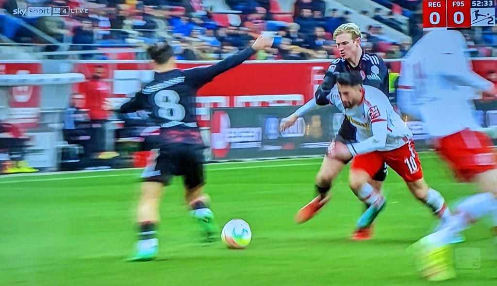 Regensburg vs F95; Manchmal ein bisschen Dynamik (Screenshot Sky)