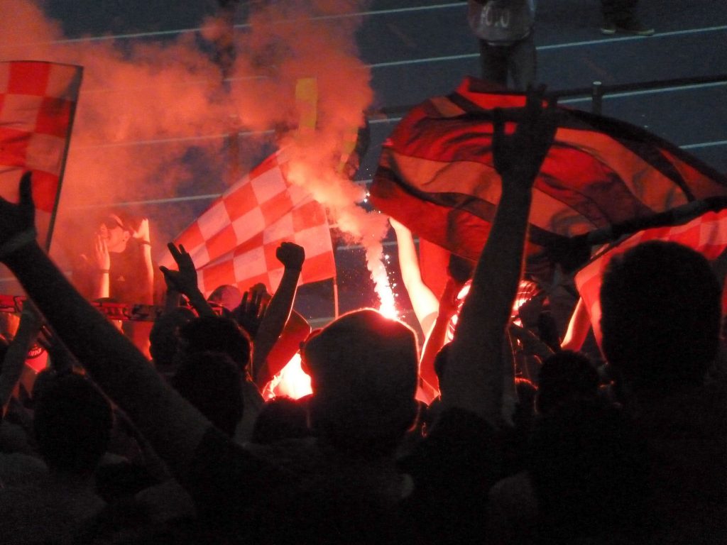 Relegation 2012: Feuer in Berlin (Foto: FP)