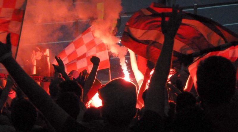 Relegation 2012: Feuer in Berlin (Foto: FP)