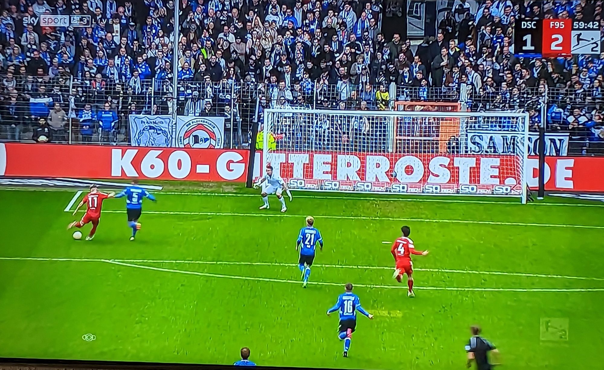 Bielefeld vs F95: Felix Klaus schießt die Führung zum 2:1 (Screenshot: Sky)