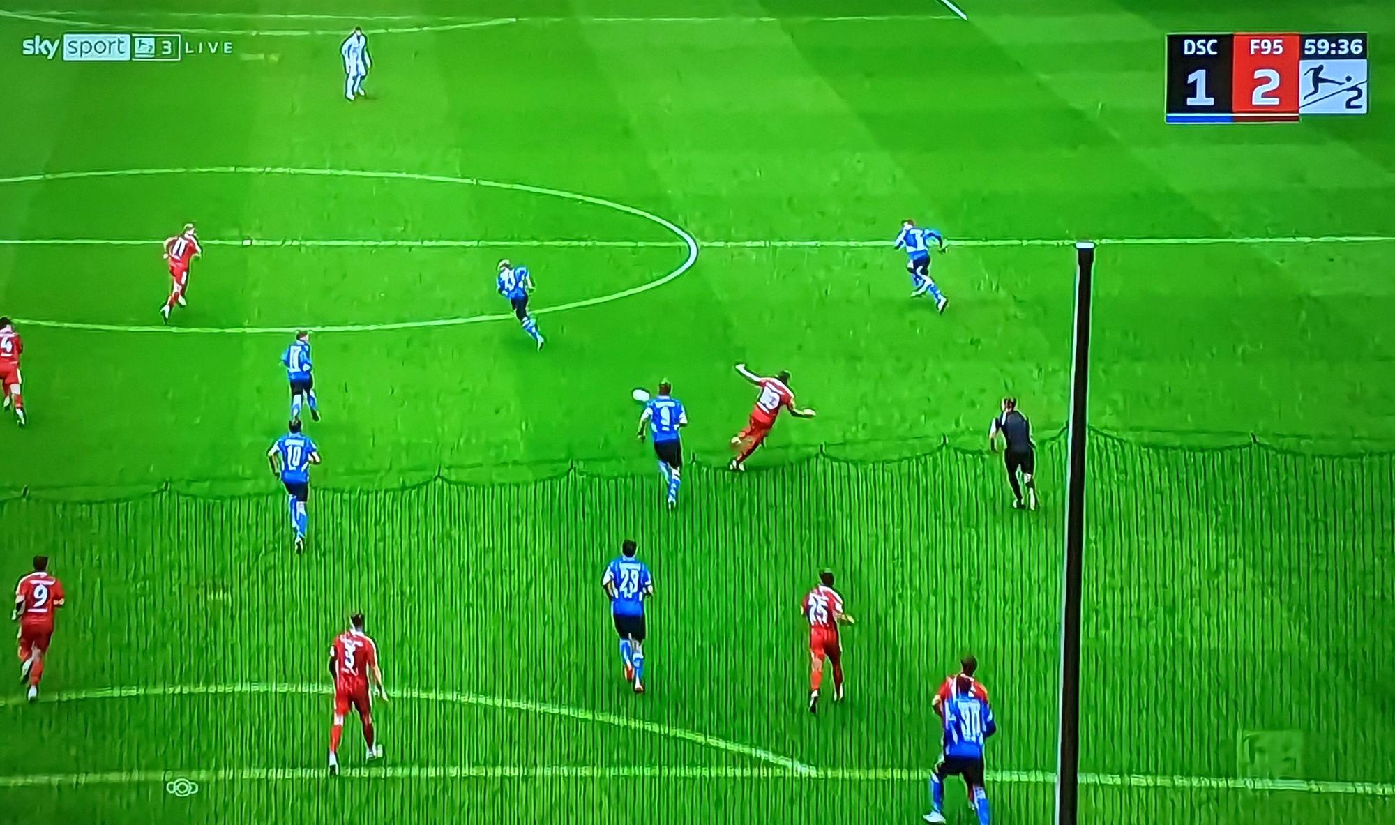 Bielefeld vs F95: Daniel Ginczeks Traumpass auf Felix Klaus (Screenshot: Sky)