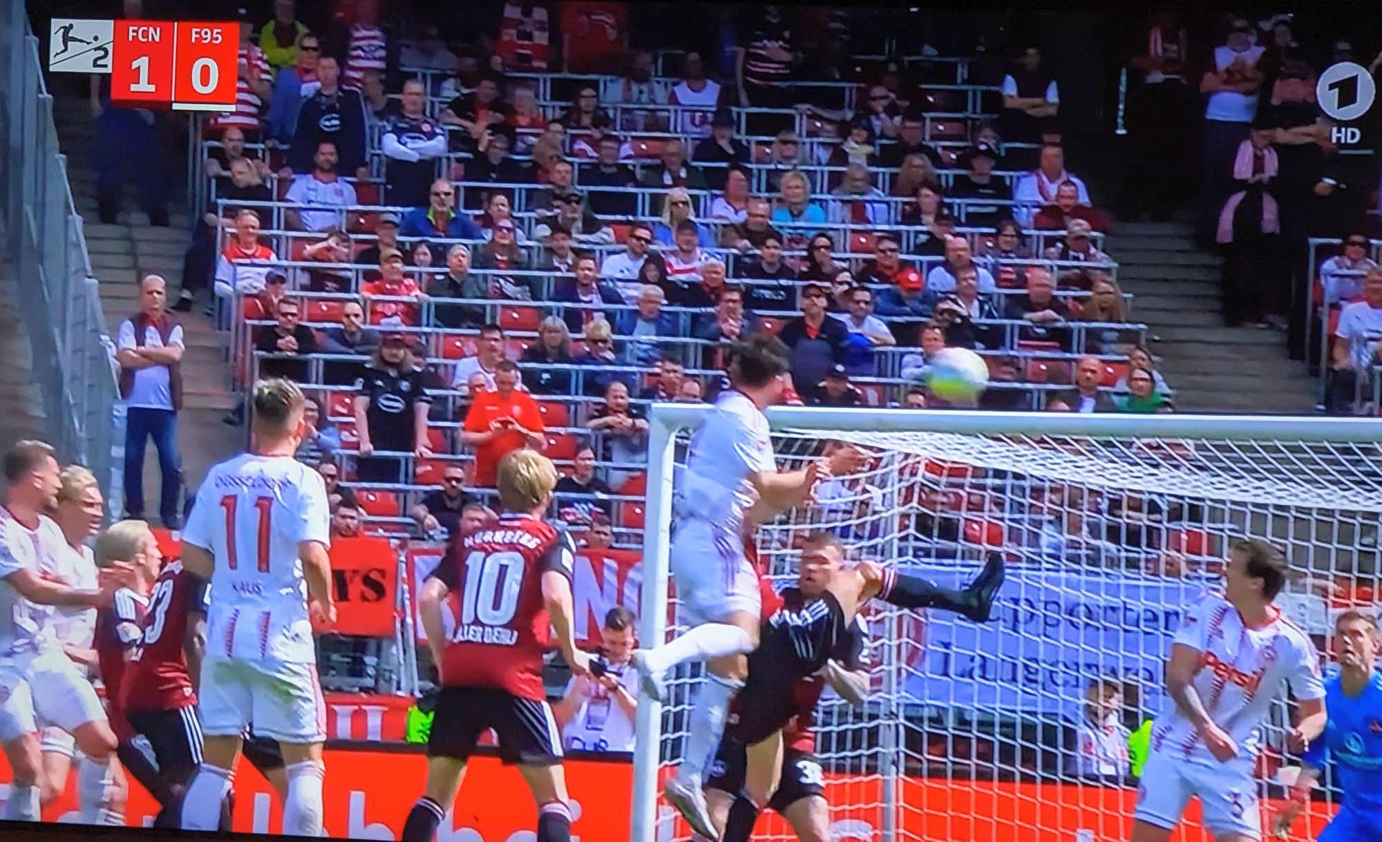 FCN vs F95: Einzige echte Großchance für F95 (Screenshot: Sky)