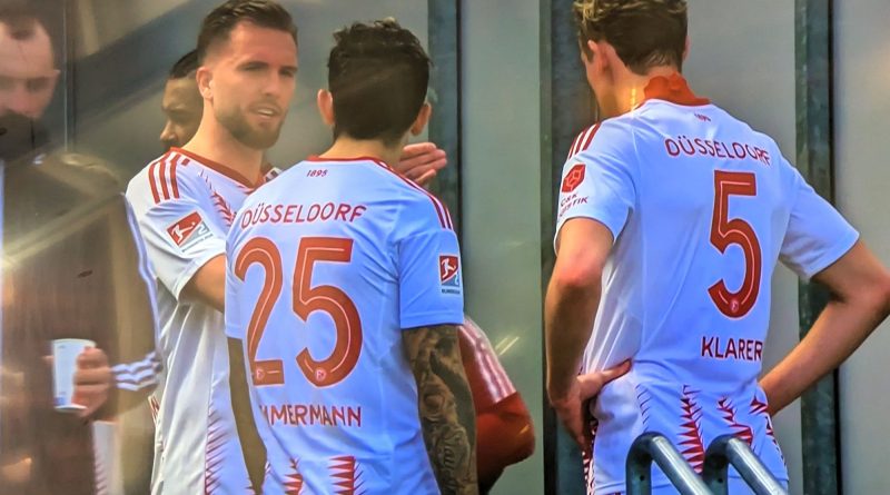 FCN vs F95: Akteure in der Halbzeitpause, ratlos (Screenshot: Sky)