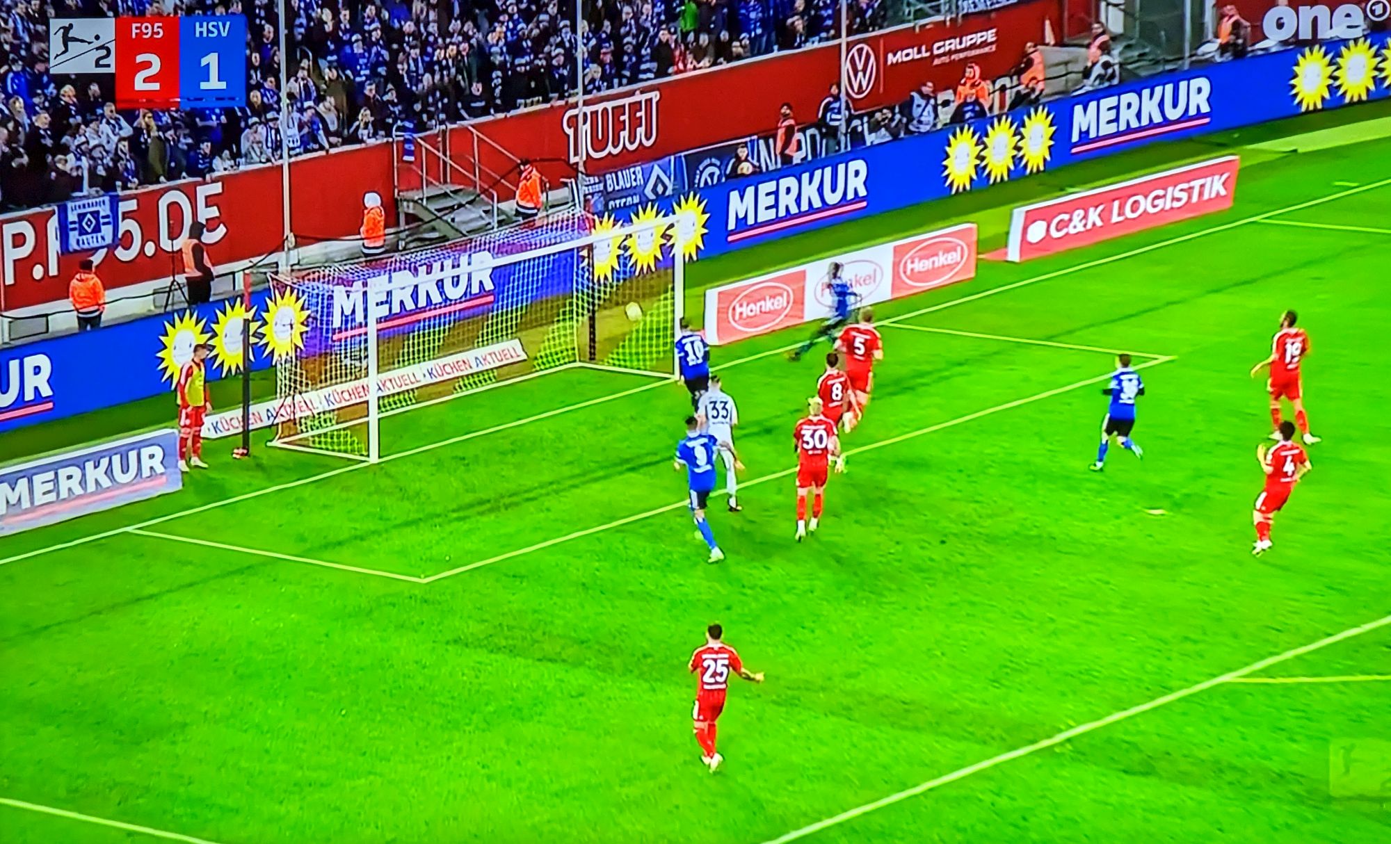 F95 vs HSV:  Pech für Chris Klarer - das Eigentor zum 2:2 (Foto: FP)