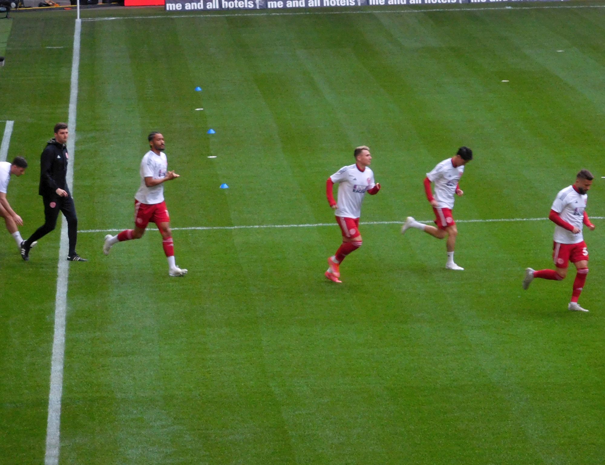 F95 vs HSV: Auflauf zum Warmmachen (Foto: FP)