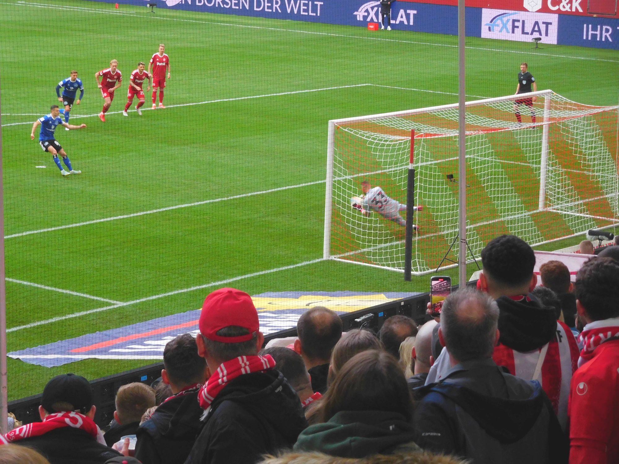 F95 vs HSV: Kastenmeier hält den Elfer, trotzdem Tor für Blau (Foto: FP)