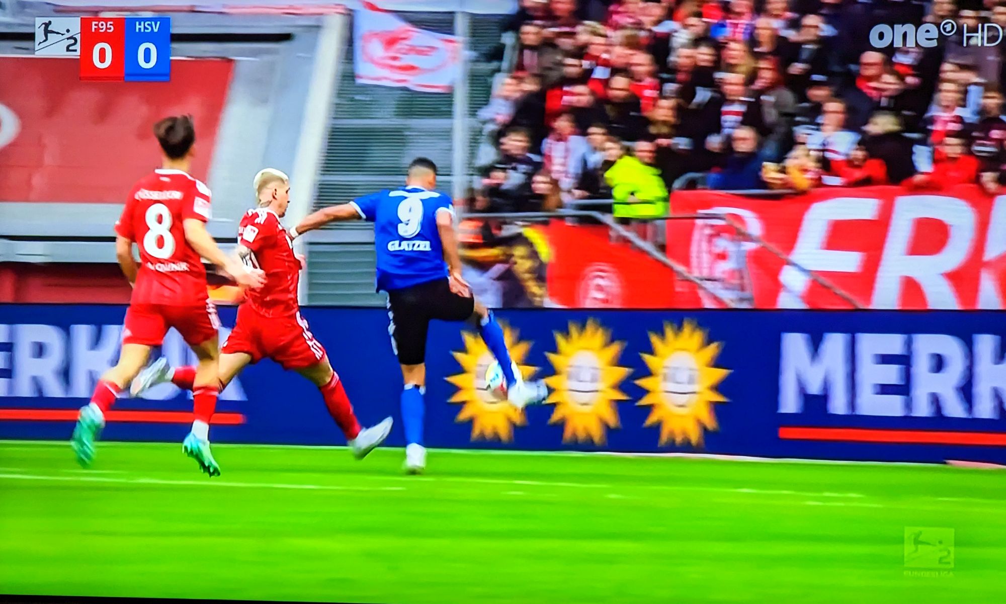F95 vs HSV: Jordys dummes Foul, das zum Elfer führte (Foto: FP)