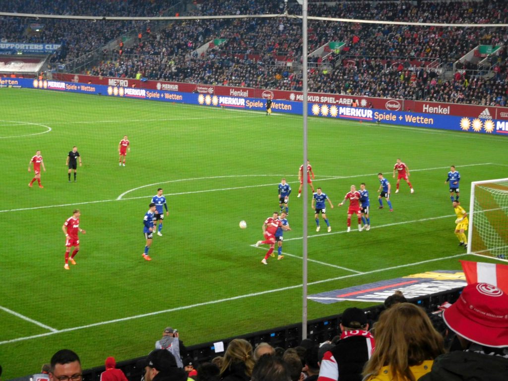 F95 vs HSV: Ginczeks Hackenpass ins Leere (Foto: FP)