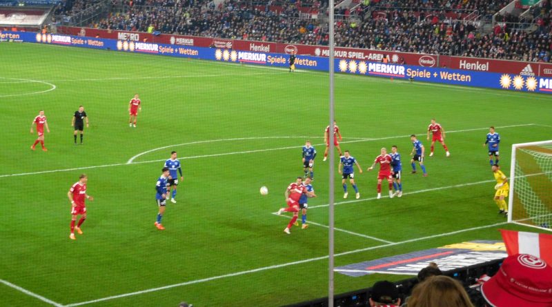 F95 vs HSV: Ginczeks Hackenpass ins Leere (Foto: FP)