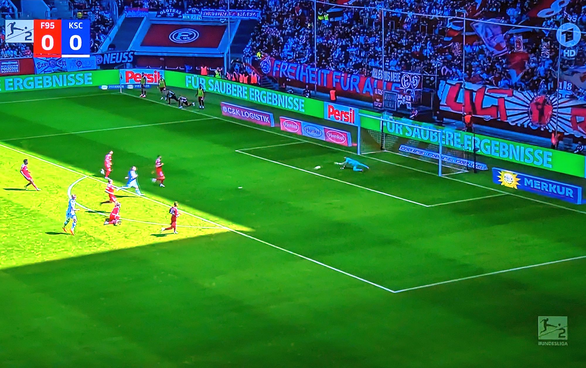 F95 vs KSC: Das Schüsschen zum 0:1 (Screenshot: ARD Sportschau)