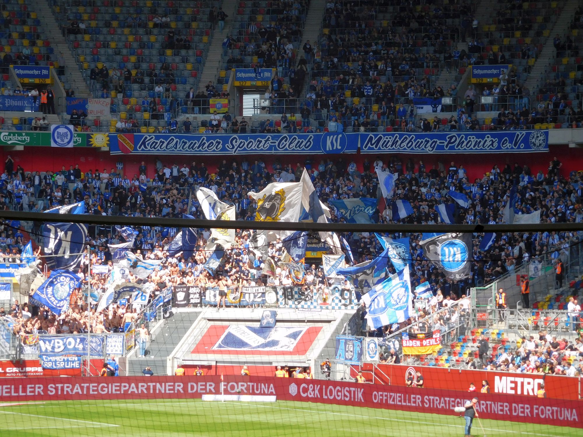 F95 vs KSC: Der Gästeblock (Foto: FP)