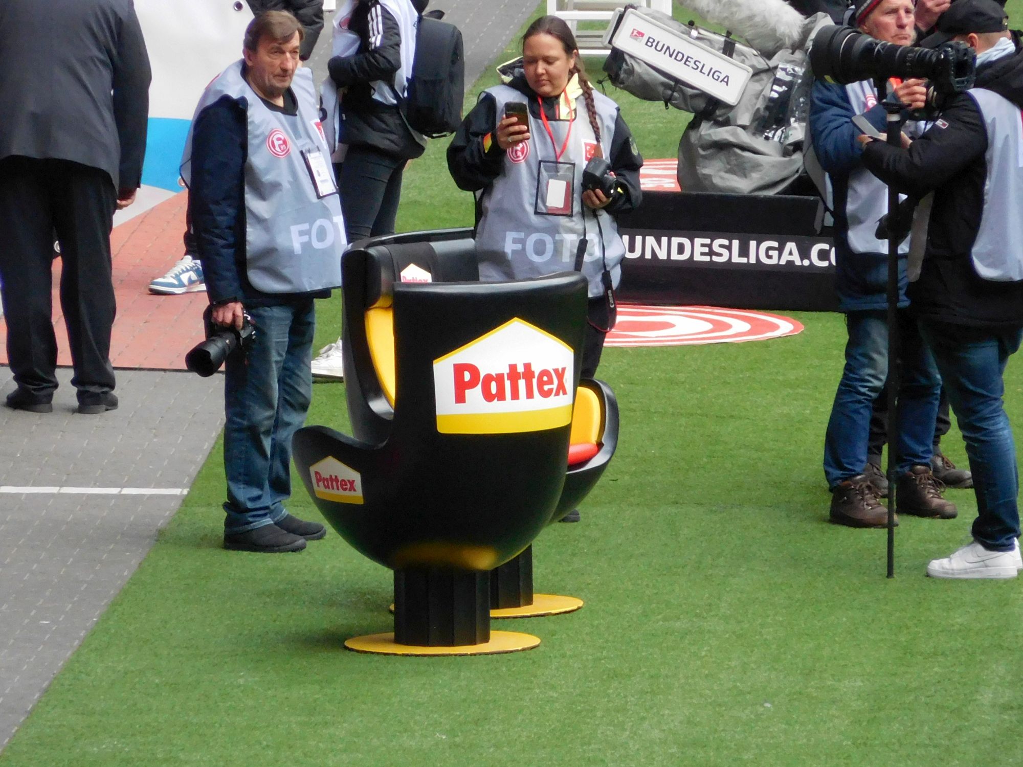 F95 vs SVD: Der legendäre Pattex-Stuhl - aber in moderner Form (Foto: FP)