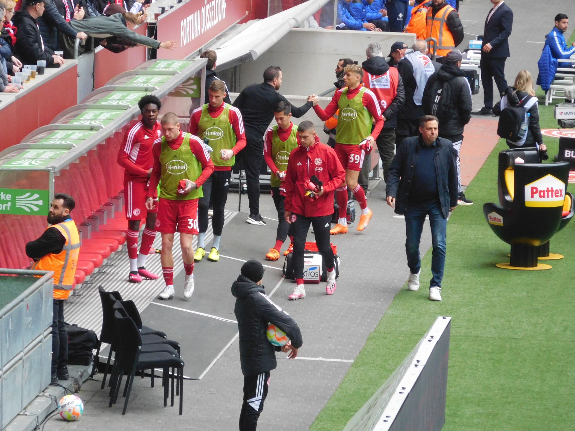 F95 vs SVD: Die Einwechselspieler betreten den Platz (Foto: FP)