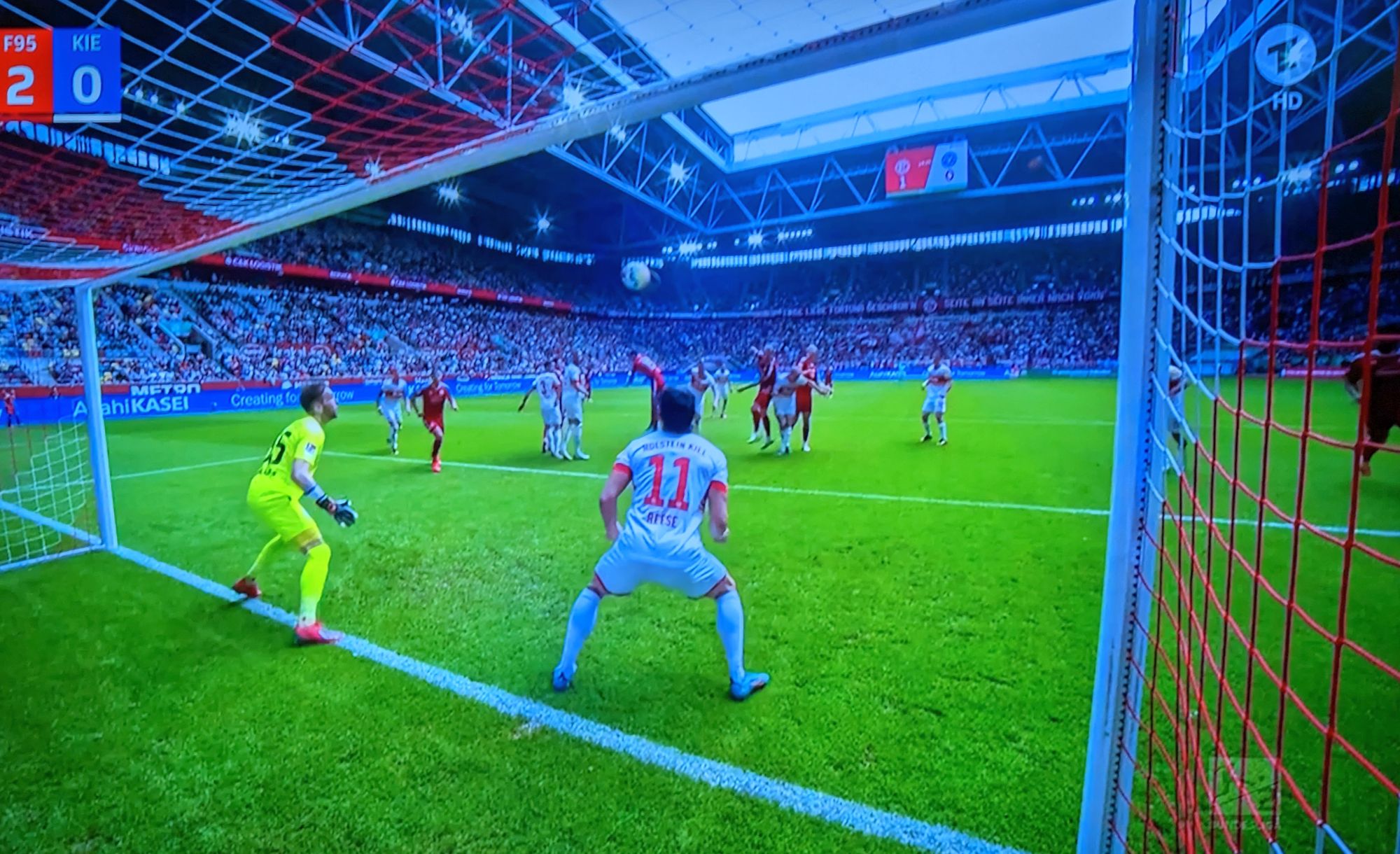 F95 vs Kiel: Hoffis wuchtiger Kopfstoß sitzt zum 3:0 (Screenshot: ARD Sportschau)