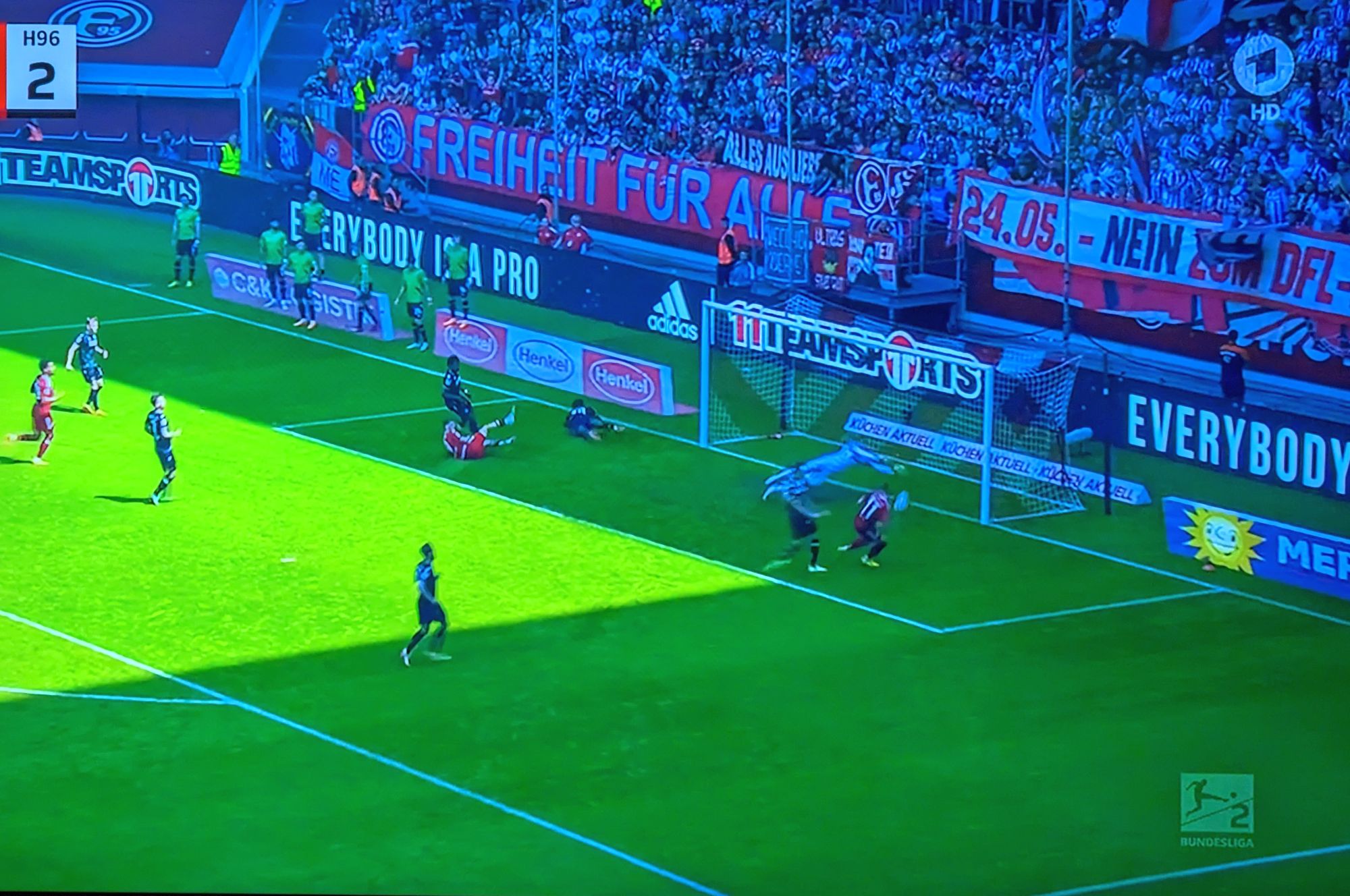 95 vs Hannover: Ginczek nagelt das 3:2 in die Bude (Screenshot: ARD Sportschau)