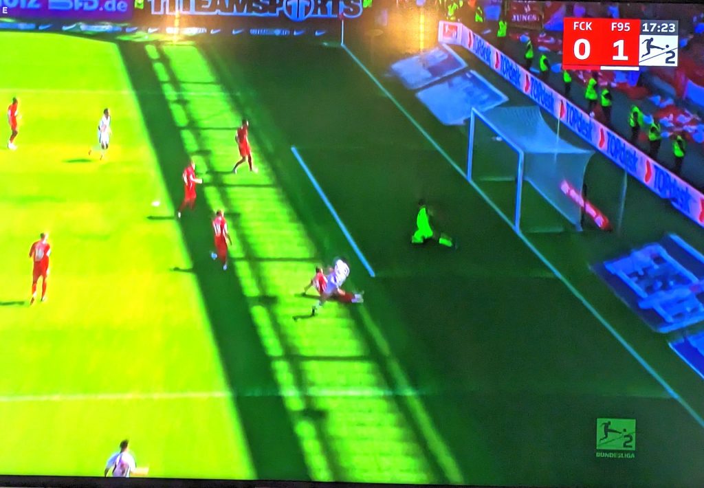 Lautern vs F95: Dawid Kownacki schenkt uns das 1:0 (Screenshot: Sky)