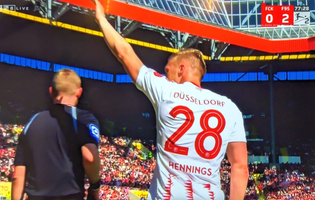 Lautern vs F95: Rouwen Hennings sagt Tschüss (Screenshot: Sky)