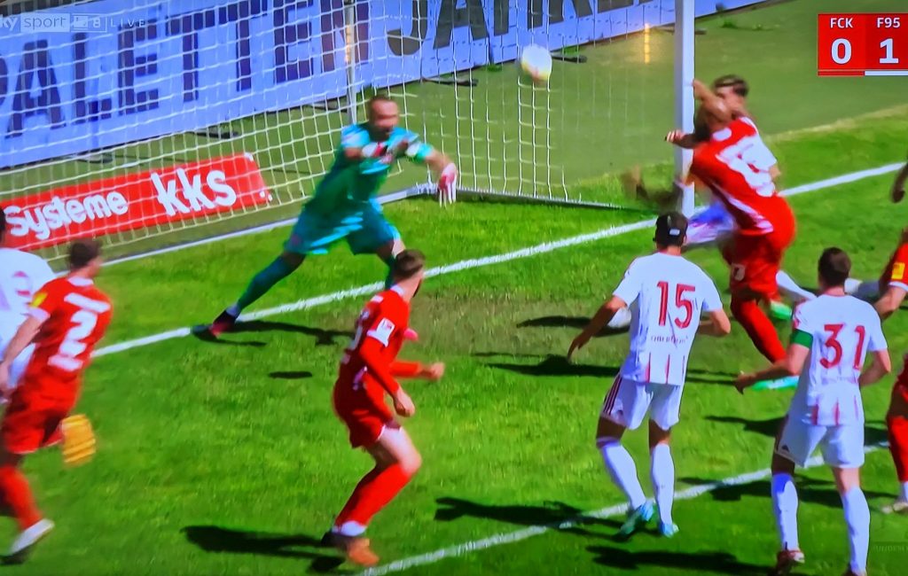 Lautern vs F95: Kastenmeier hielt seinen Kasten sauber (Screenshot: Sky)