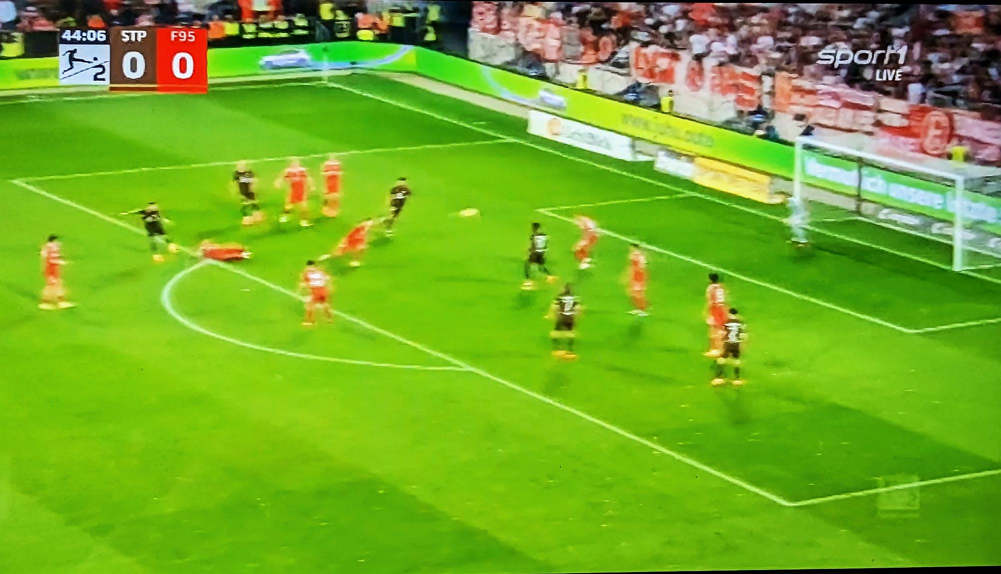 Pauli vs F95: Die einzige Großchance der Paulianer (Screenshot: Sport1)
