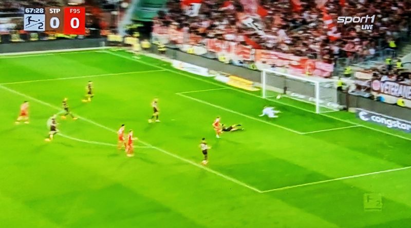 Pauli vs F95: Und wäre das Ding von Jona reingegangen... (Screenshot: Sport1)