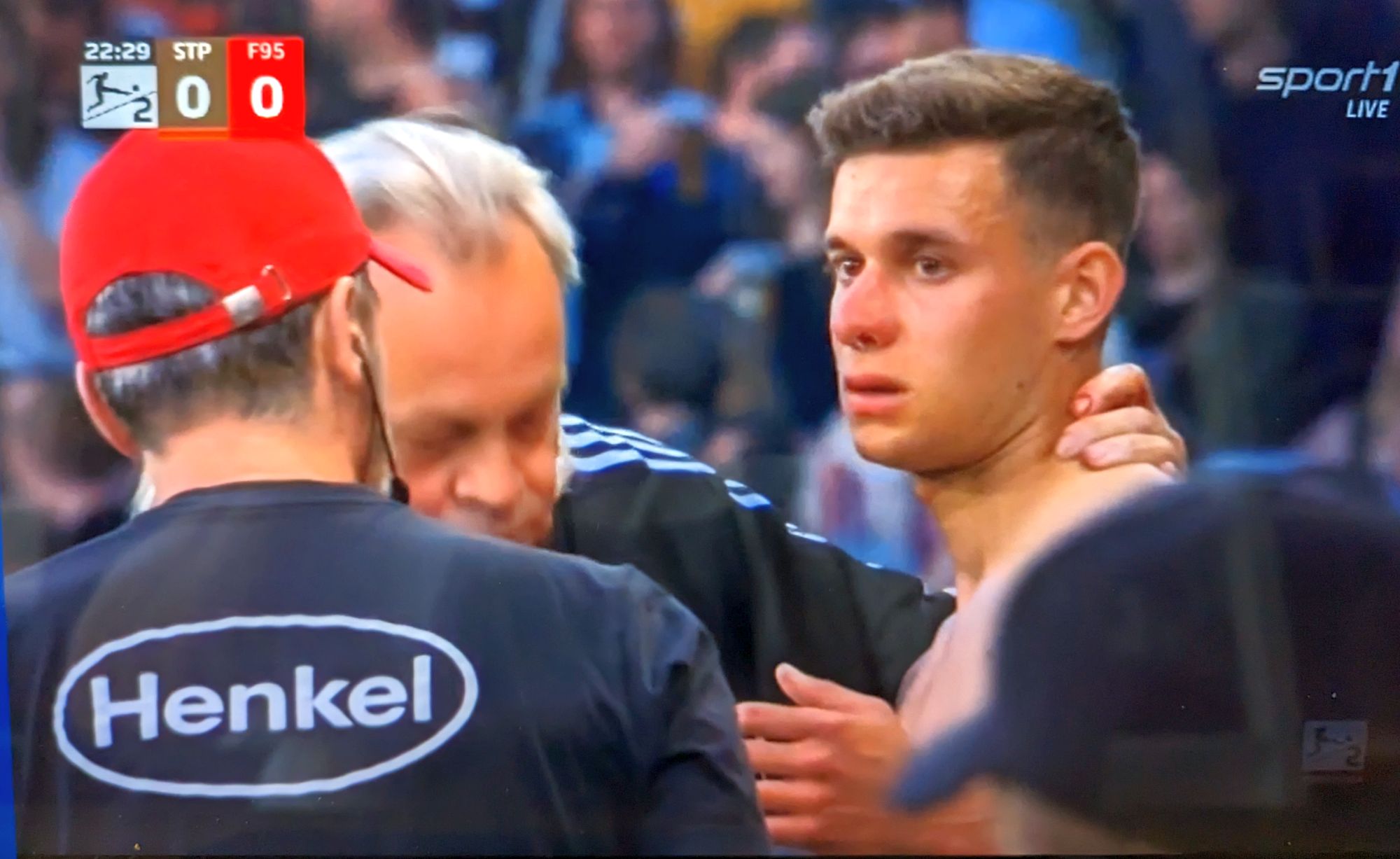 Pauli vs F95: Tim holte sich eine blutige Nase (Screenshot: Sport1)