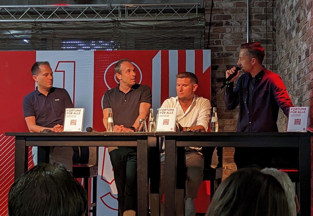 Gestern beim Mitgliederforum (v.l.n.r): Sebastian Fuchs (AR), Alexander Jobst (Vorstand), Arnd Hovemann (Vorstand), Björn Borgerding (AR) - (Foto: FP)
