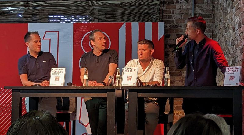 Gestern beim Mitgliederforum (v.l.n.r): Sebastian Fuchs (AR), Alexander Jobst (Vorstand), Arnd Hovemann (Vorstand), Björn Borgerding (AR) - (Foto: FP)