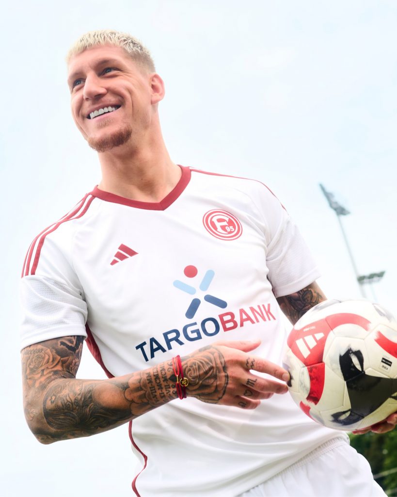 Jordy im neuen Auswärtstrikot (Foto: f95.de)