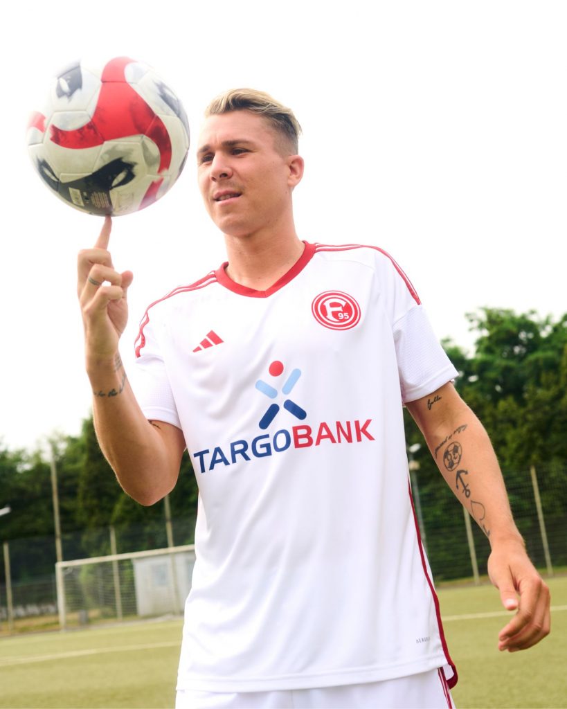 Felix im neuen Auswärtstrikot (Foto: f95.de)