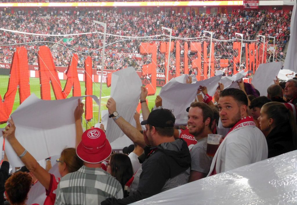F95 vs Hertha: Die Choreo von hinten (Foto: FP)