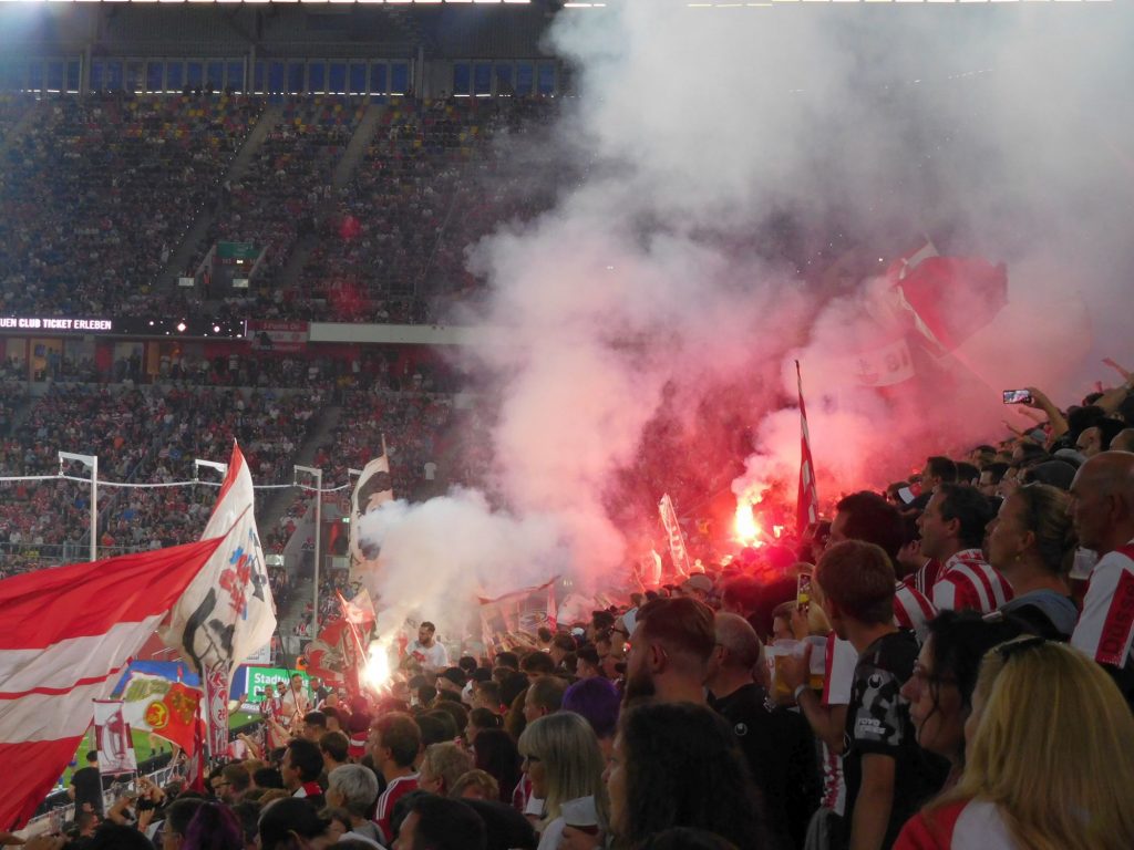 F95 vs Hertha: Bisschen Pyro auch bei uns (Foto: FP)