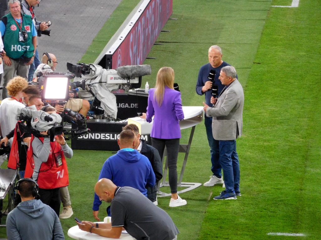 F95 vs Hertha: Klaus Allofs und Olli Reck bei den Medien (Foto: FP)