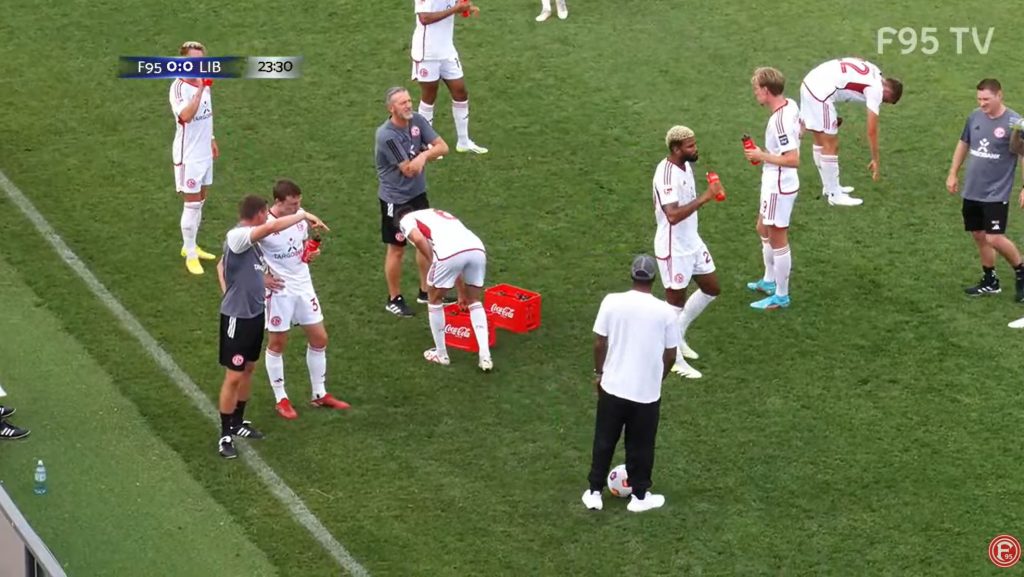 F95 vs Liberec: Trinkpausen mussten auch sein (Screenshot: f95.tv)