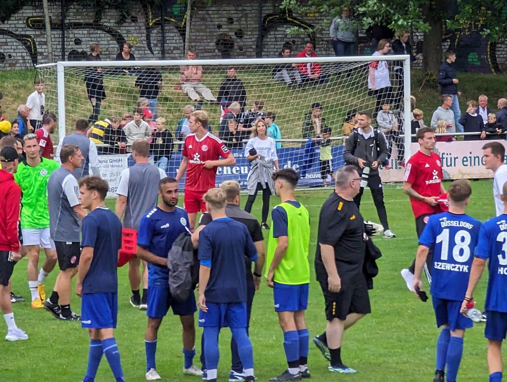 TuRU vs F95: Nach dem Abpfiff (Foto: FP)